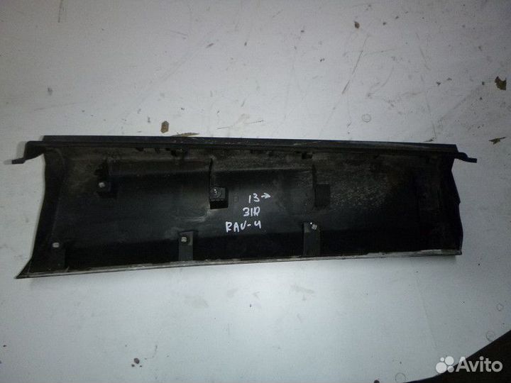 Накладка задней правой двери toyota RAV 4 2013