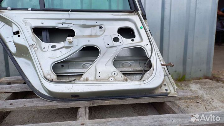Дверь задняя, левая. В лагуна 2