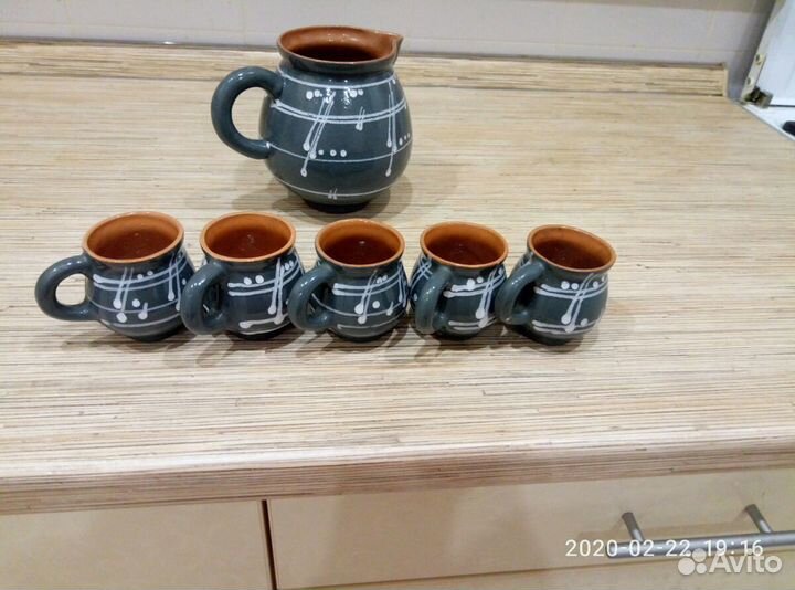 Кувшин и кружки