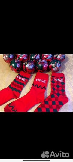 Новогодние шары с носками внутри