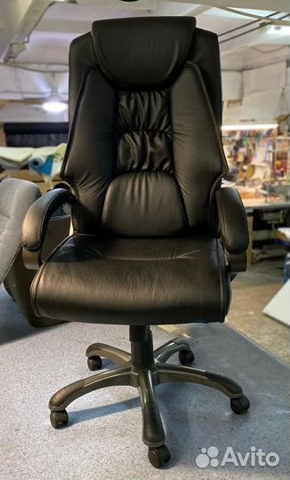 Офисное кресло