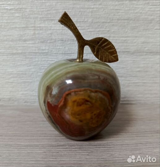 Настольные часы Casio Яблоко Оникс