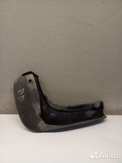 Брызговик передний правый Opel Astra H