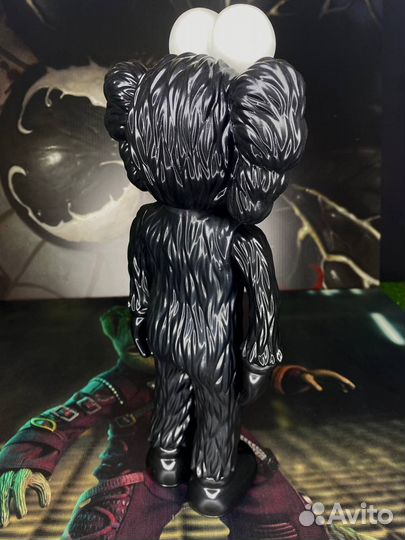 Коллекционная игрушка kaws(кавс)