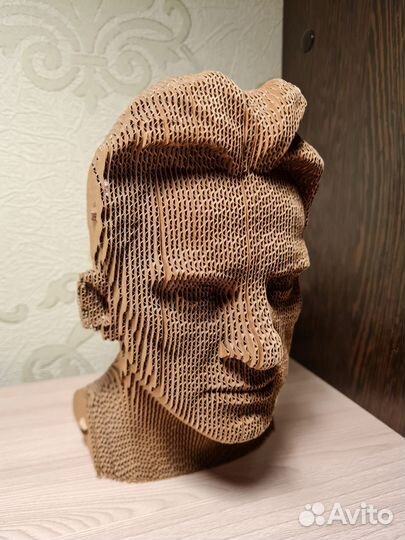 Маяковский из картона Бюст