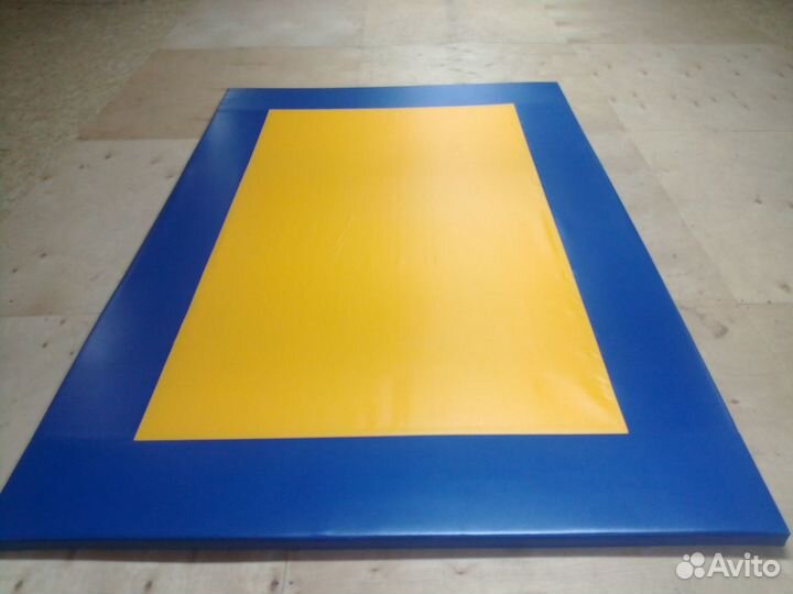 Ковер борцовский в комплекте с матами