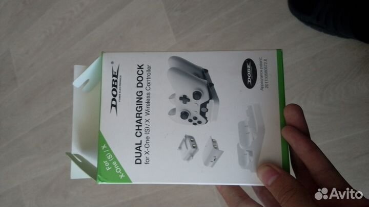 Зарядная станция Dobe для 2 геймпадов Xbox One s