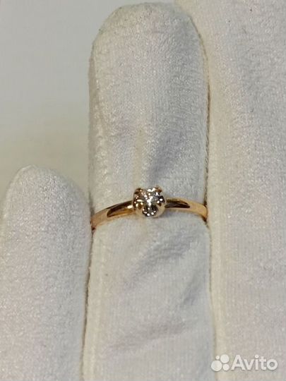 Золотое кольцо с бриллиантом 16,5р