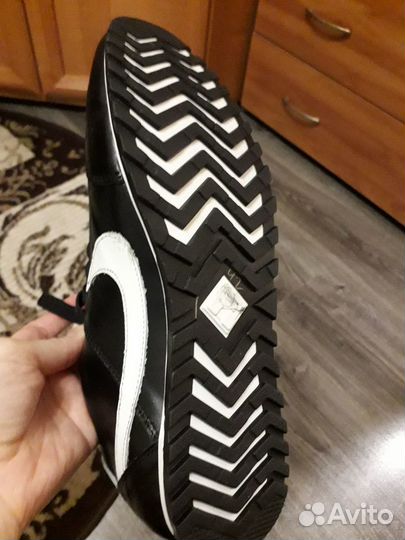 Продам новые кожан.мужские кроссовки