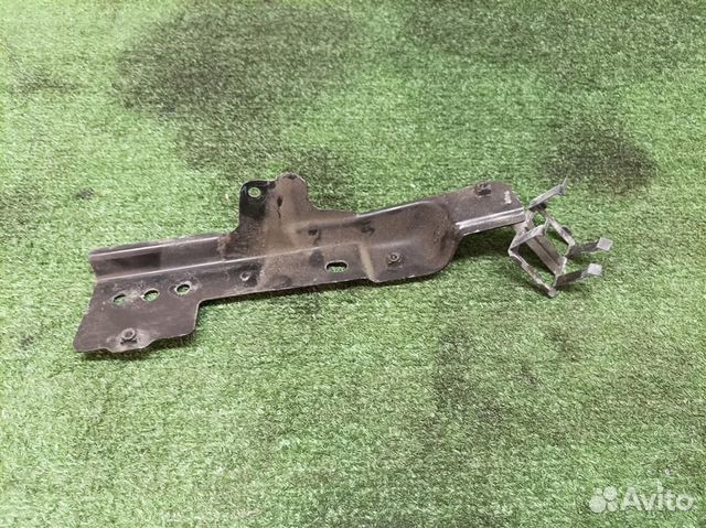 Кронштейн (сопут. товар) Audi Q7 2005