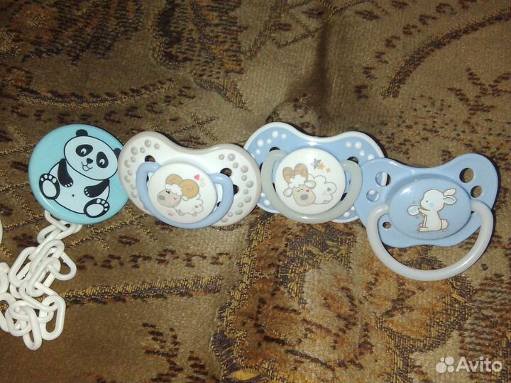 Соски пустышки и прищепка