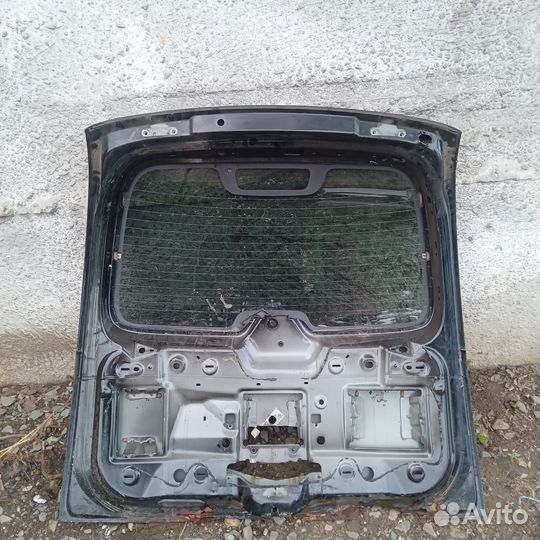 Заднее стекло крайслер вояджер