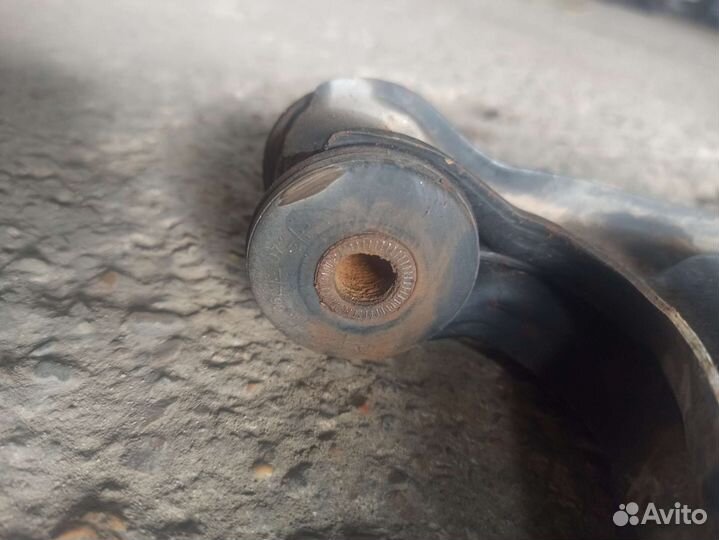 Рычаг подвески передний правый Chevrolet Lacetti