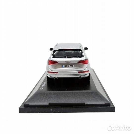 Модель автомобиля Schuco 45756200 Audi Q5 1:43