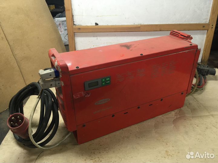 Зарядное устройство для электропогрузчика