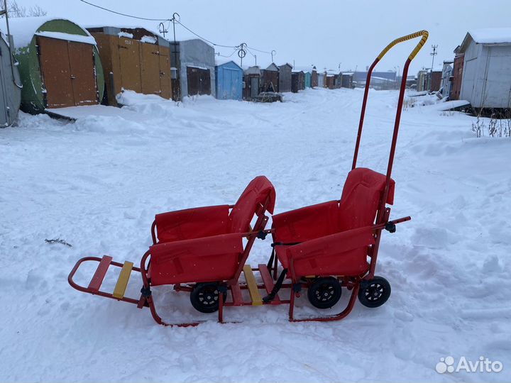 Санки для двойни, погодок