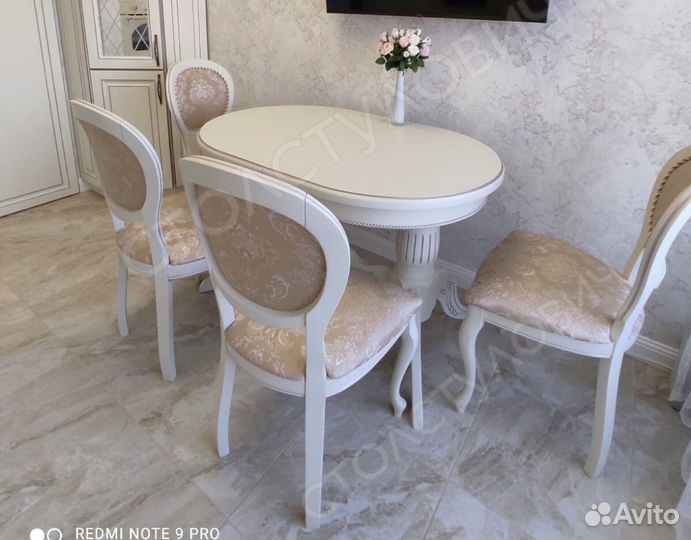 Столы и стулья