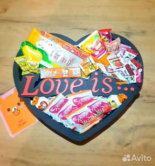 Подарок для девушки девочки мамы сестры love is