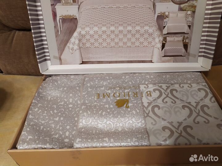 Продам комплект покрывало 240*250 см и 2 наволочки