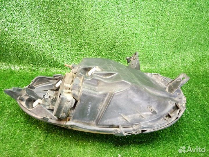 Фара передняя правая Nissan Micra K12 CR12DE 2008