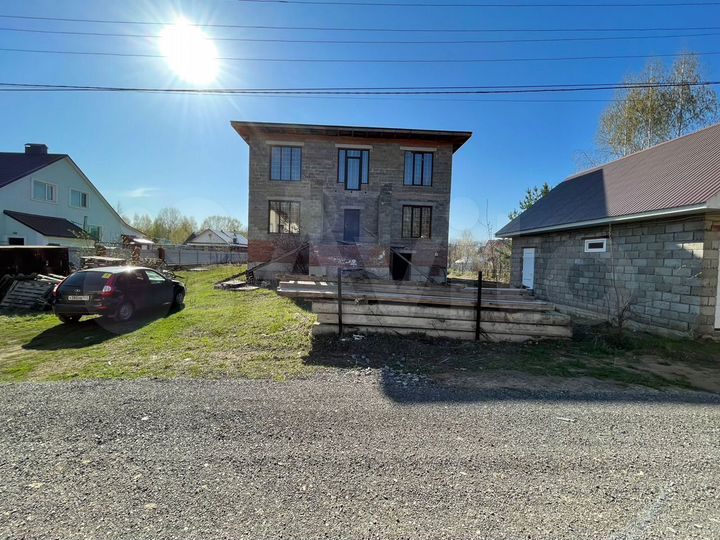 Коттедж 323 м² на участке 15 сот.