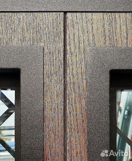 Двустворчатая парадная дверь. 154