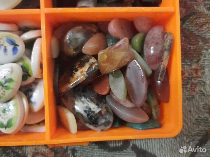 Коллекция минералов (кабушоны фенифть)