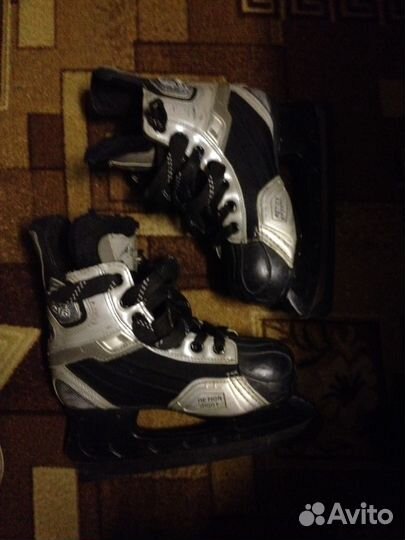 Хоккейные коньки