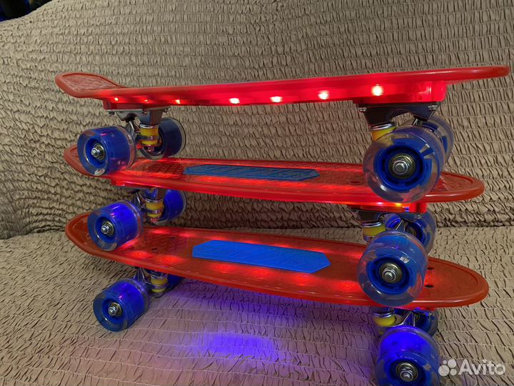 Скейтборд с Блютуз, колонкой и светящаяся дека Нов
