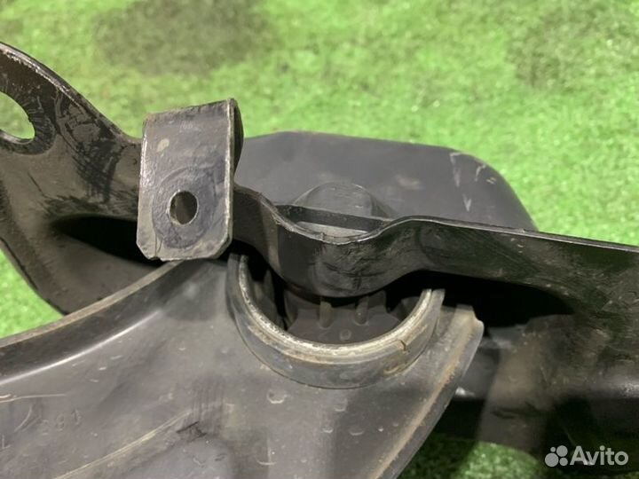 Рычаг подвески продольный задний левый Volkswagen