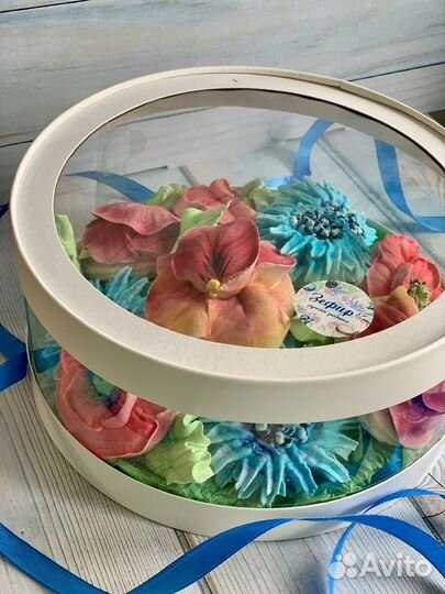 Зефирные цветы в коробке аквариум букет