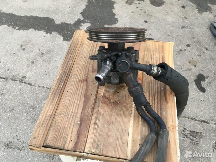 Насос гидроусилителя Nissan Almera N16