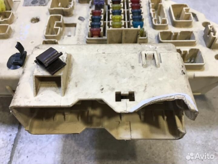 Блок предохранителей Toyota Land Cruiser J100 UZJ1