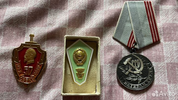 Значки, медали