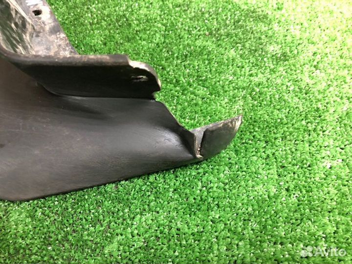 Брызговик передний Nissan Almera N16 1.5 QG15 2005