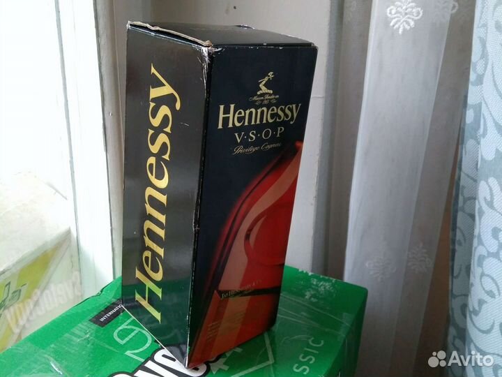 Пустая коробка от коньяка 0,7