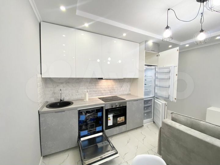 2-к. квартира, 56 м², 8/12 эт.