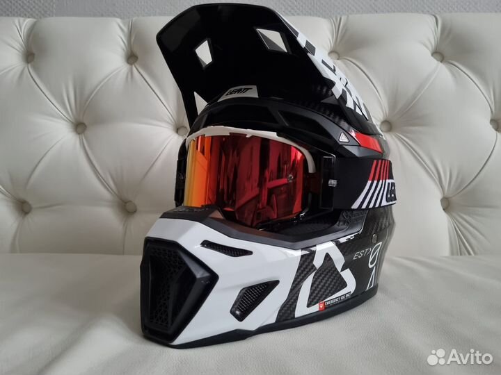 Шлем карбон Leatt Moto 9.5 Carbon Helmet Kit White