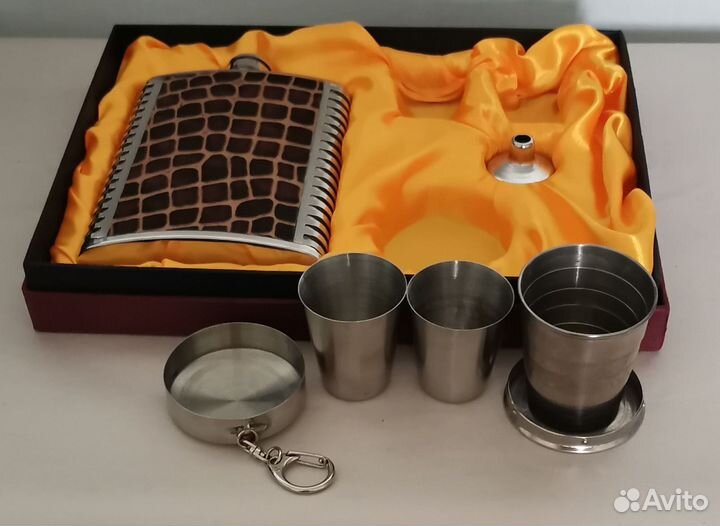 Набор фляжка с рюмками