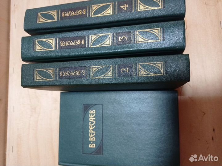 Книги старые в хорошем состоянии