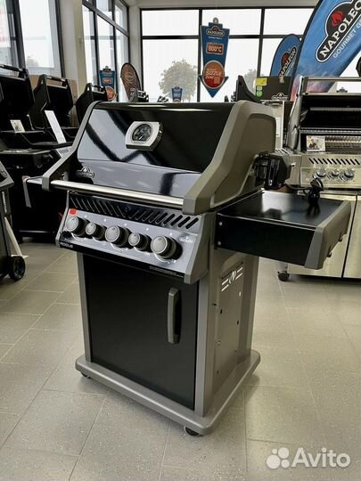 Газовый гриль Napoleon Rogue 425 RSB с вертелом
