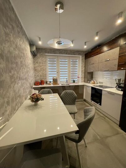 2-к. квартира, 62 м², 12/13 эт.