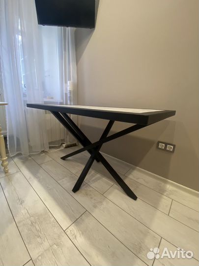 Стол с керамической плиткой