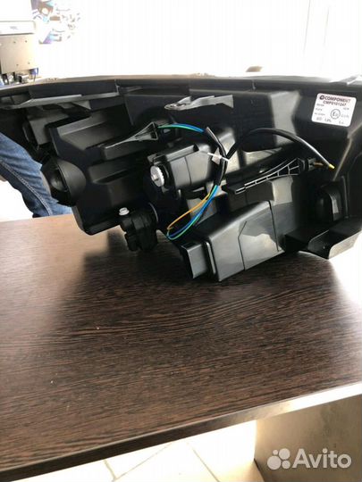 Лада Веста фары