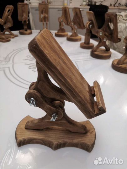 Паставка для телефона из дерева ручной работы