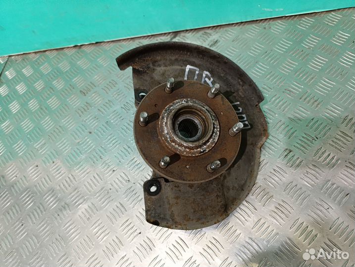 Кулаки передние M. L200 2006-2016