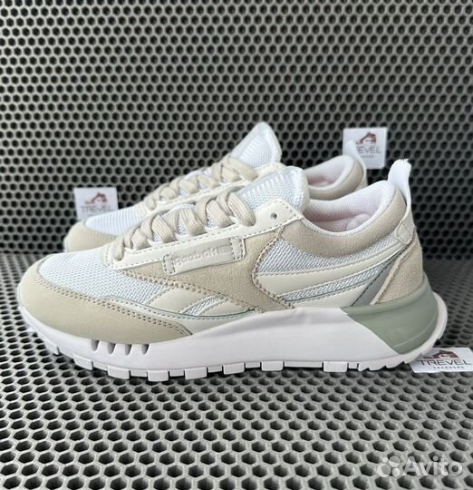 Кроссовки женские Reebok LX 2200