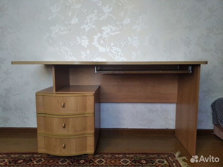 Письменный стол компьютерный