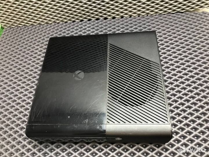 Игровая приставка Microsoft Xbox 360 E (10)