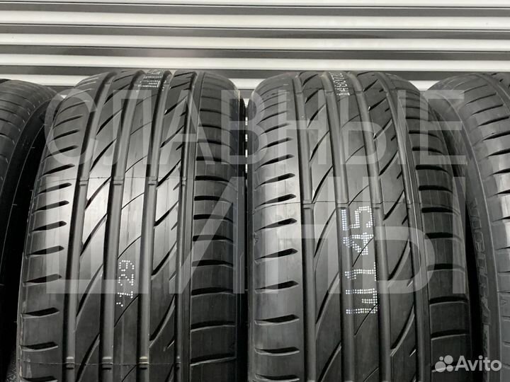 Maxxis Victra Sport SUV VS5 235/50 R19 99W